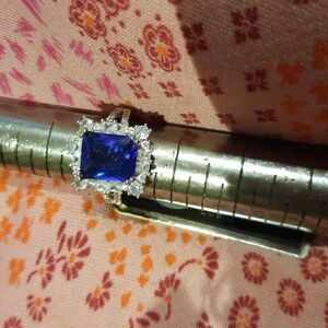 NWT GORGEOUS 😍 SEPTEMBER BIRTHSTONE SAPPHIRE CZ RING